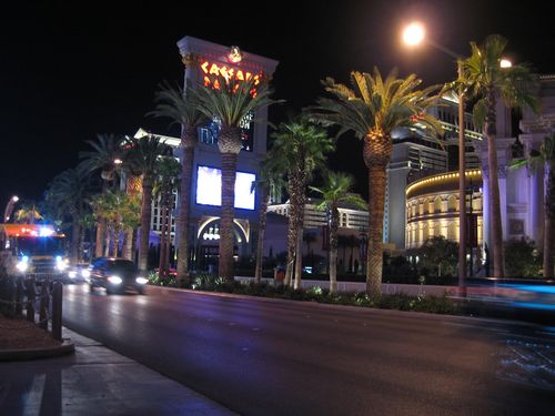 Las Vegas Night at Night (palo-alto_img_1744.jpg) wird geladen. Eindrucksvolle Fotos von der Westküste Amerikas erwarten Sie.